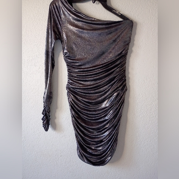 Forever 21 Dresses & Skirts - Forever 21 Shimmering Silver Long Sleeve Dress Size M